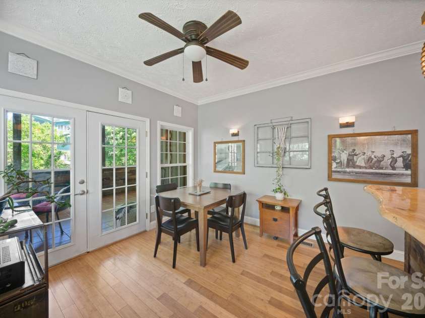 33 Wilmington Street, Asheville, NC 28806.  MLS# CAR4379800, YatesRealty ID 24724. 