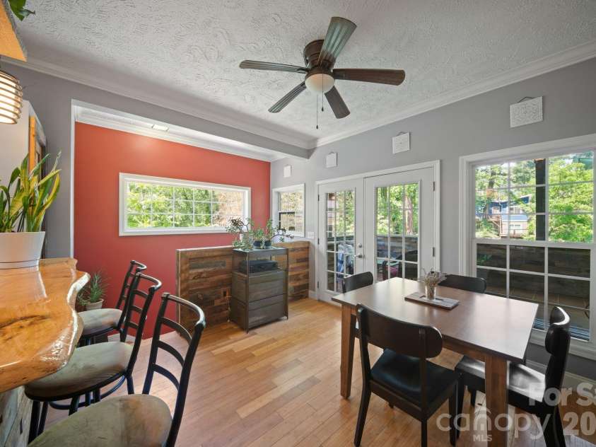 33 Wilmington Street, Asheville, NC 28806.  MLS# CAR4379800, YatesRealty ID 24724. 