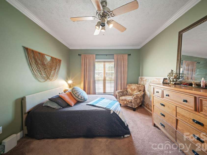 33 Wilmington Street, Asheville, NC 28806.  MLS# CAR4379800, YatesRealty ID 24724. 