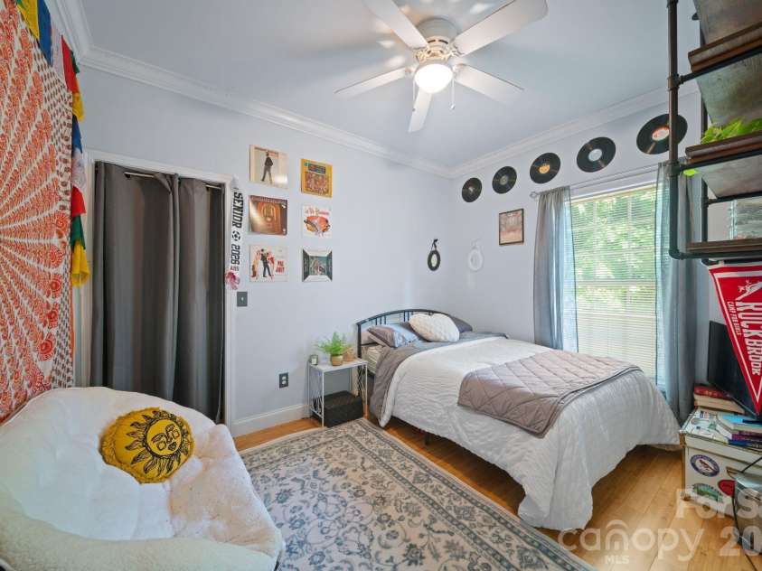 33 Wilmington Street, Asheville, NC 28806.  MLS# CAR4379800, YatesRealty ID 24724. 