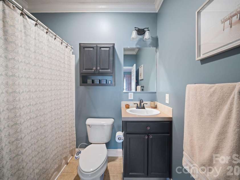 33 Wilmington Street, Asheville, NC 28806.  MLS# CAR4379800, YatesRealty ID 24724. 
