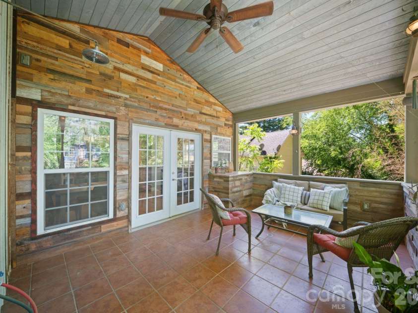 33 Wilmington Street, Asheville, NC 28806.  MLS# CAR4379800, YatesRealty ID 24724. 