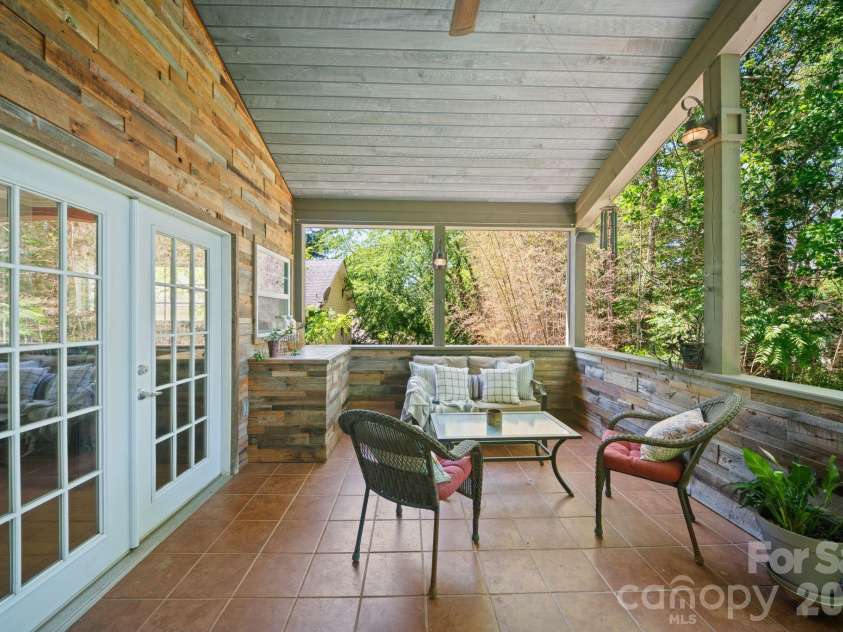 33 Wilmington Street, Asheville, NC 28806.  MLS# CAR4379800, YatesRealty ID 24724. 