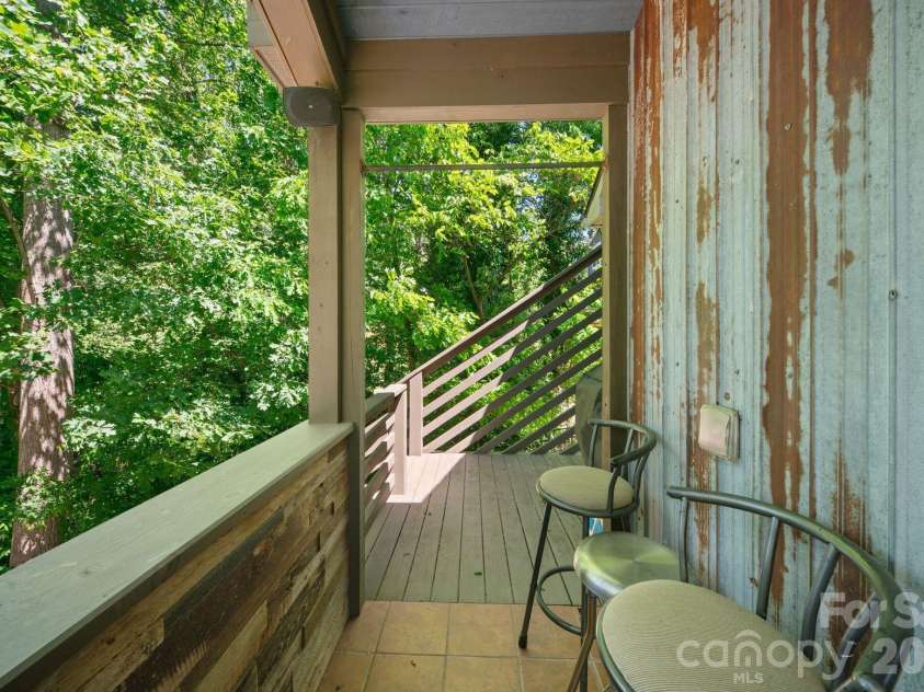 33 Wilmington Street, Asheville, NC 28806.  MLS# CAR4379800, YatesRealty ID 24724. 