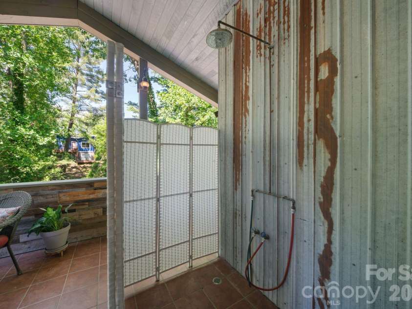 33 Wilmington Street, Asheville, NC 28806.  MLS# CAR4379800, YatesRealty ID 24724. 