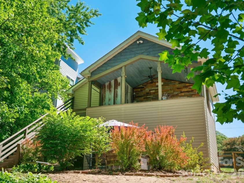 33 Wilmington Street, Asheville, NC 28806.  MLS# CAR4379800, YatesRealty ID 24724. 