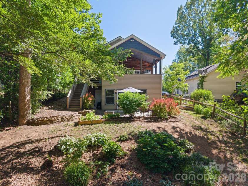 33 Wilmington Street, Asheville, NC 28806.  MLS# CAR4379800, YatesRealty ID 24724. 