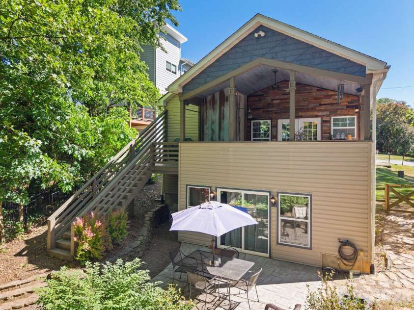 33 Wilmington Street, Asheville, NC 28806.  MLS# CAR4379800, YatesRealty ID 24724. 