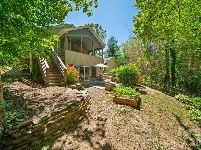 33 Wilmington Street, Asheville, NC 28806.  MLS# CAR4379800, YatesRealty ID 24724. 