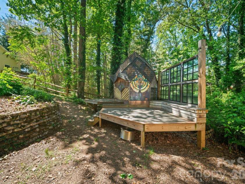 33 Wilmington Street, Asheville, NC 28806.  MLS# CAR4379800, YatesRealty ID 24724. 