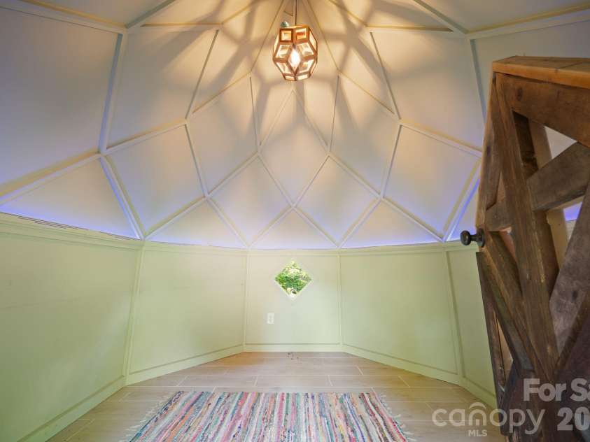 33 Wilmington Street, Asheville, NC 28806.  MLS# CAR4379800, YatesRealty ID 24724. 