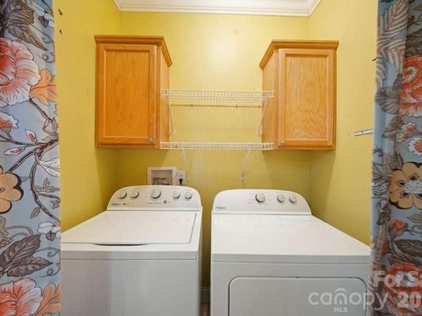 33 Wilmington Street, Asheville, NC 28806.  MLS# CAR4379800, YatesRealty ID 24724. 