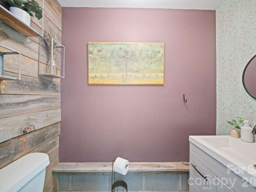 33 Wilmington Street, Asheville, NC 28806.  MLS# CAR4379800, YatesRealty ID 24724. 