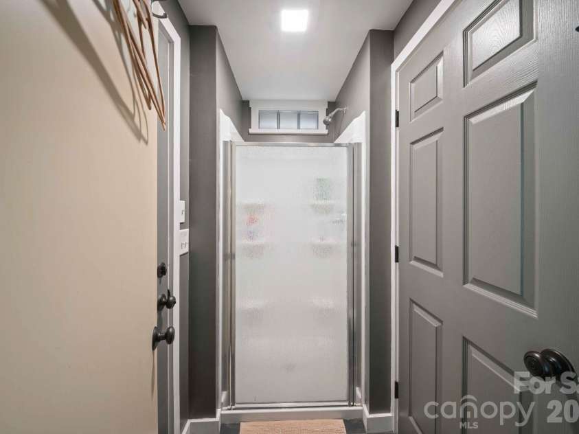 33 Wilmington Street, Asheville, NC 28806.  MLS# CAR4379800, YatesRealty ID 24724. 