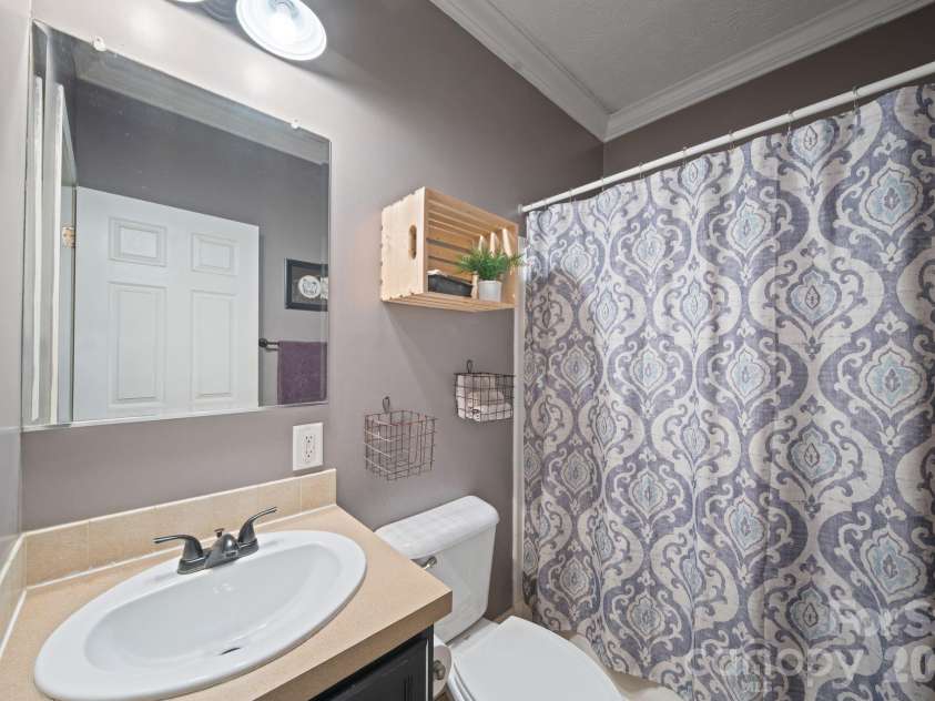 33 Wilmington Street, Asheville, NC 28806.  MLS# CAR4379800, YatesRealty ID 24724. 
