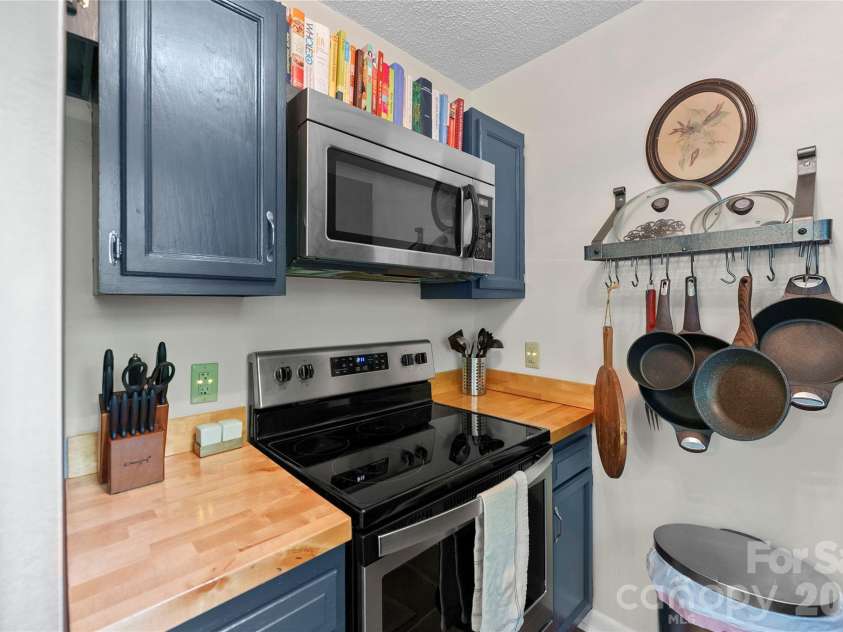 280 Timberside Drive, Mars Hill, NC 28754.  MLS# CAR4375778, YatesRealty ID 24725. 