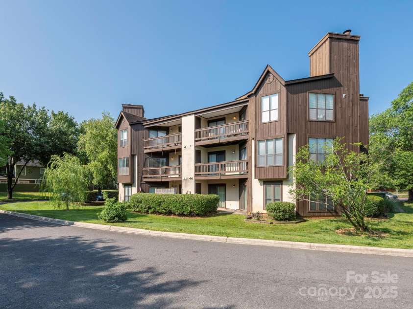 8208 Cedar Glen Drive, Charlotte, NC 28212.  MLS# CAR4265239, YatesRealty ID 24725. Front exterior