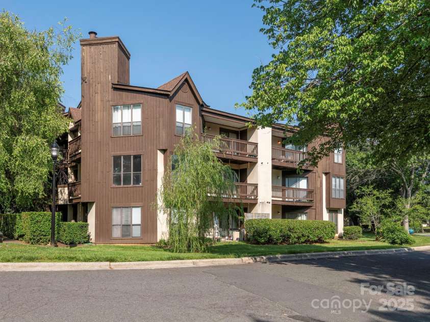 8208 Cedar Glen Drive, Charlotte, NC 28212.  MLS# CAR4265239, YatesRealty ID 24725. Front Exterior