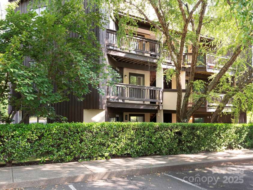 8208 Cedar Glen Drive, Charlotte, NC 28212.  MLS# CAR4265239, YatesRealty ID 24725. Front Exterior