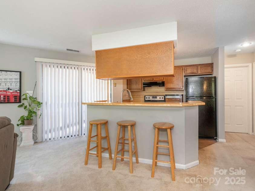 8208 Cedar Glen Drive, Charlotte, NC 28212.  MLS# CAR4265239, YatesRealty ID 24725. Kitchen