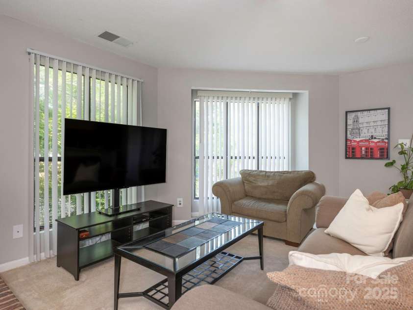 8208 Cedar Glen Drive, Charlotte, NC 28212.  MLS# CAR4265239, YatesRealty ID 24725. Living Room