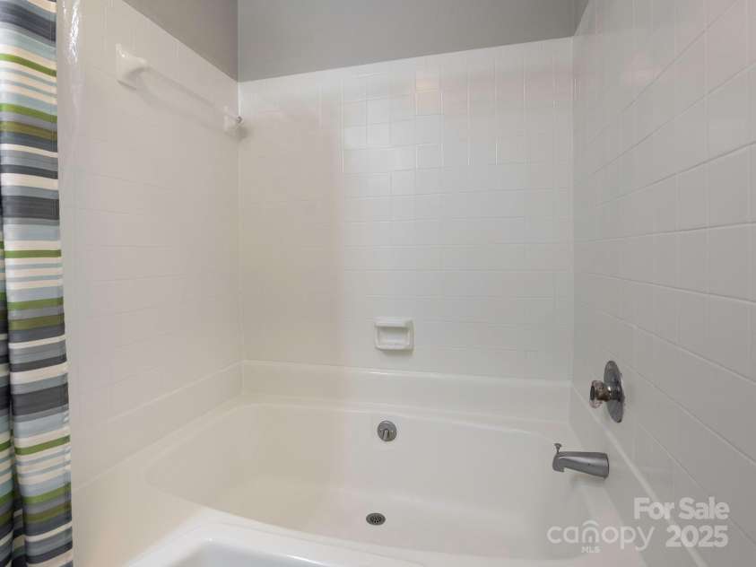 8208 Cedar Glen Drive, Charlotte, NC 28212.  MLS# CAR4265239, YatesRealty ID 24725. Primary Bathroom