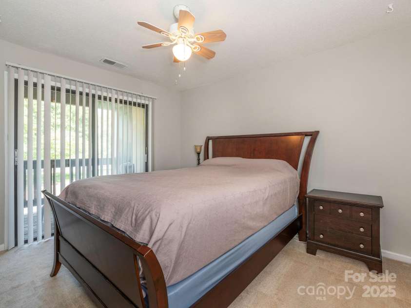 8208 Cedar Glen Drive, Charlotte, NC 28212.  MLS# CAR4265239, YatesRealty ID 24725. Primary Bedroom