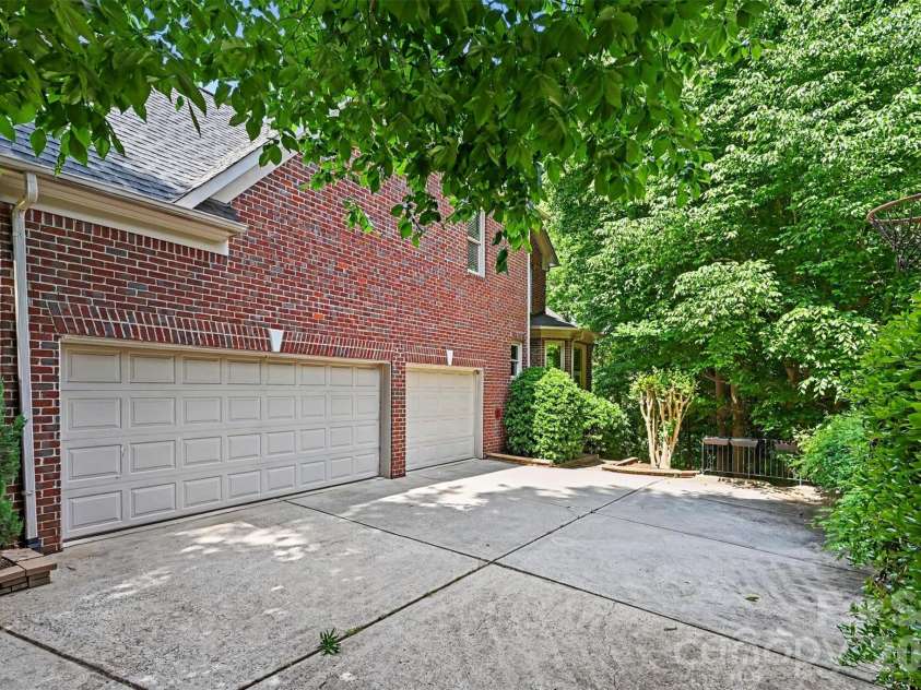 10808 Lederer Avenue, Charlotte, NC 28277.  MLS# CAR4375629, YatesRealty ID 24726. 