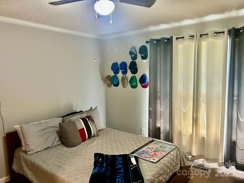 1700 Pickwick Avenue, Kannapolis, NC 28083.  MLS# CAR4269320, YatesRealty ID 24726. 