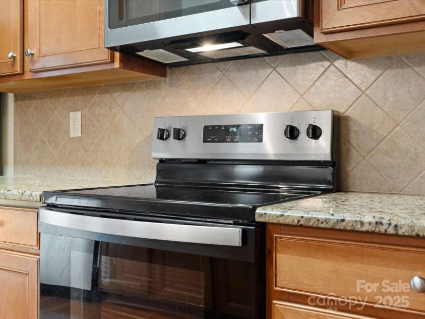 2137 Midnight Blue Lane, Fort Mill, SC 29708.  MLS# CAR4251116, YatesRealty ID 24727. 