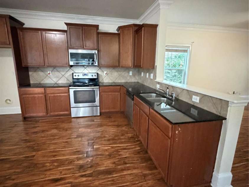 7531 Monarch Birch Lane, Charlotte, NC 28215.  MLS# CAR4384427, YatesRealty ID 24727. 