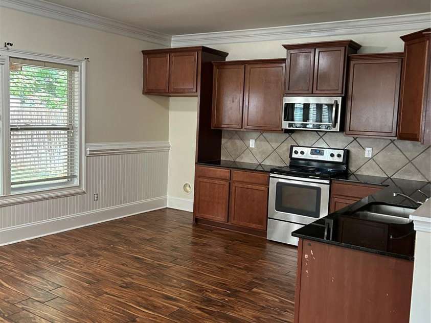 7531 Monarch Birch Lane, Charlotte, NC 28215.  MLS# CAR4384427, YatesRealty ID 24727. 