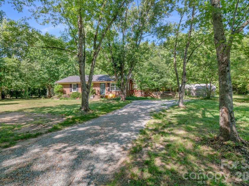 4806 John Craig Road, Waxhaw, NC 28173.  MLS# CAR4378899, YatesRealty ID 24728. 