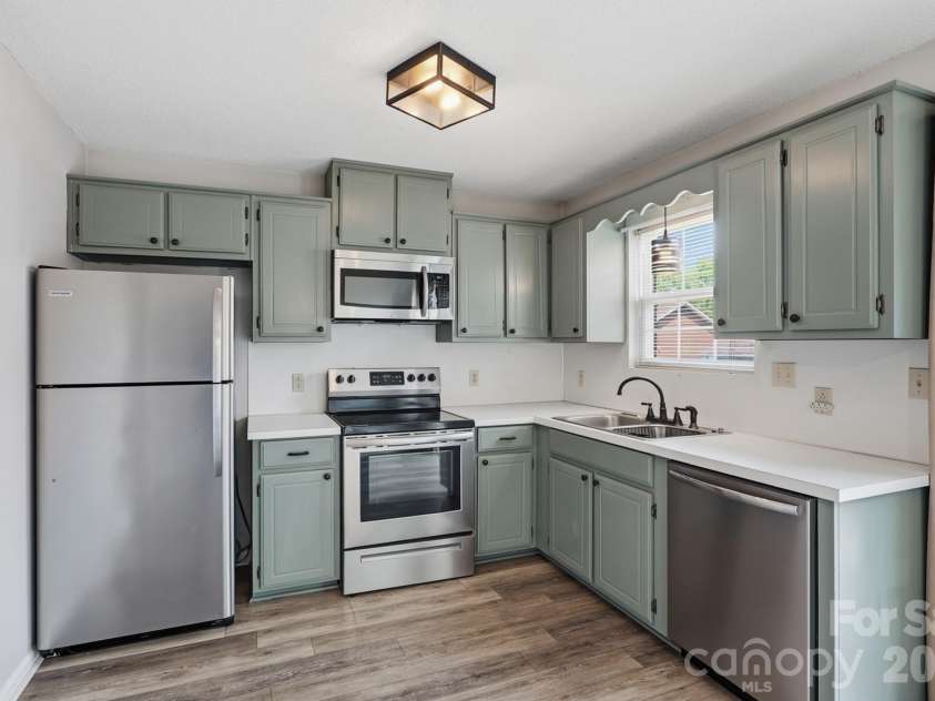 102 Brandywine Drive, Conover, NC 28613.  MLS# CAR4369904, YatesRealty ID 24729. 