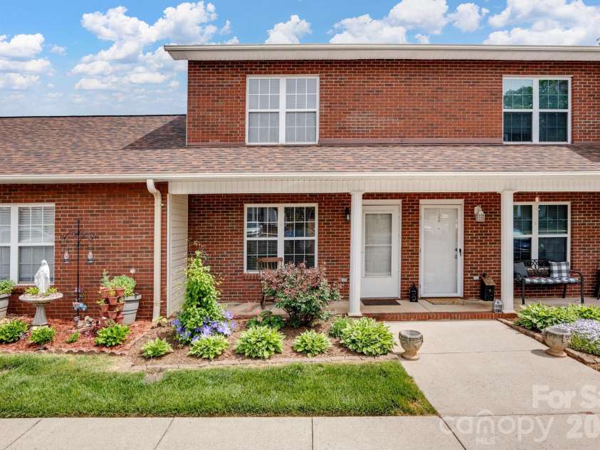 102 Brandywine Drive, Conover, NC 28613.  MLS# CAR4369904, YatesRealty ID 24729. 
