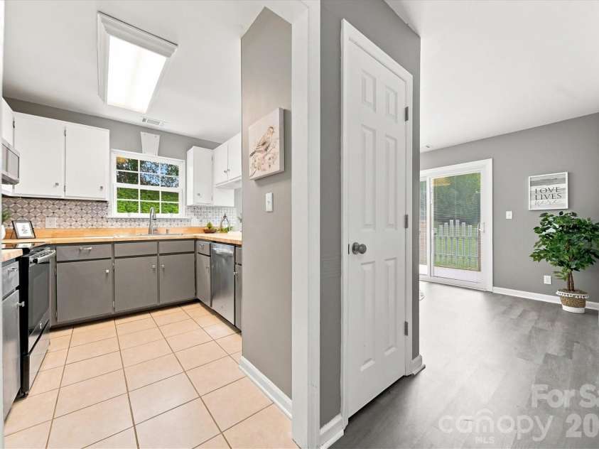 102 Brandywine Drive, Conover, NC 28613.  MLS# CAR4413462, YatesRealty ID 24729. 
