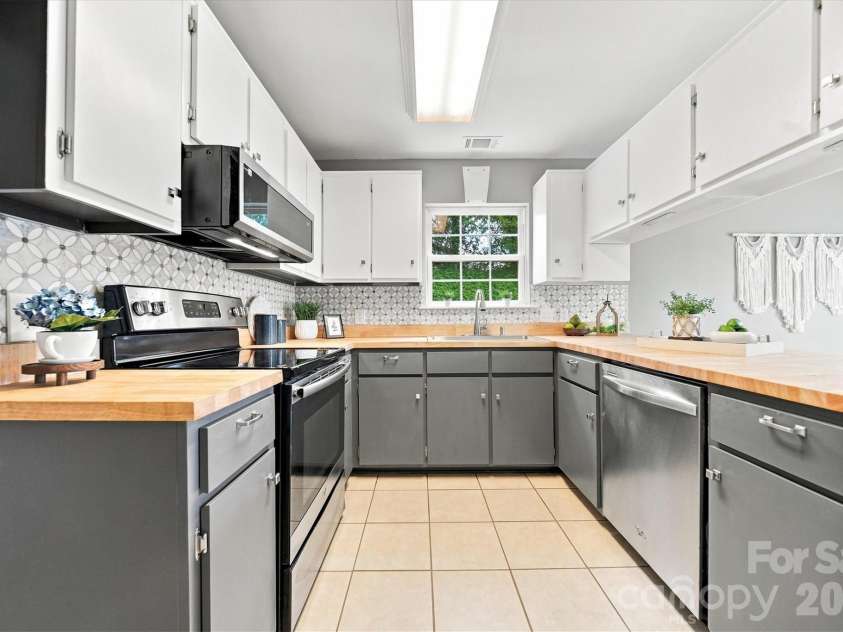 102 Brandywine Drive, Conover, NC 28613.  MLS# CAR4413462, YatesRealty ID 24729. 