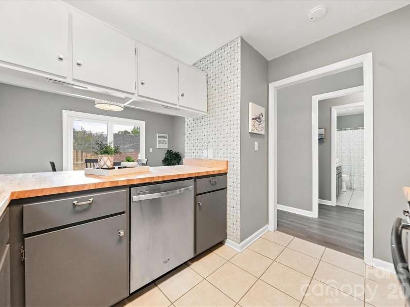 102 Brandywine Drive, Conover, NC 28613.  MLS# CAR4413462, YatesRealty ID 24729. 