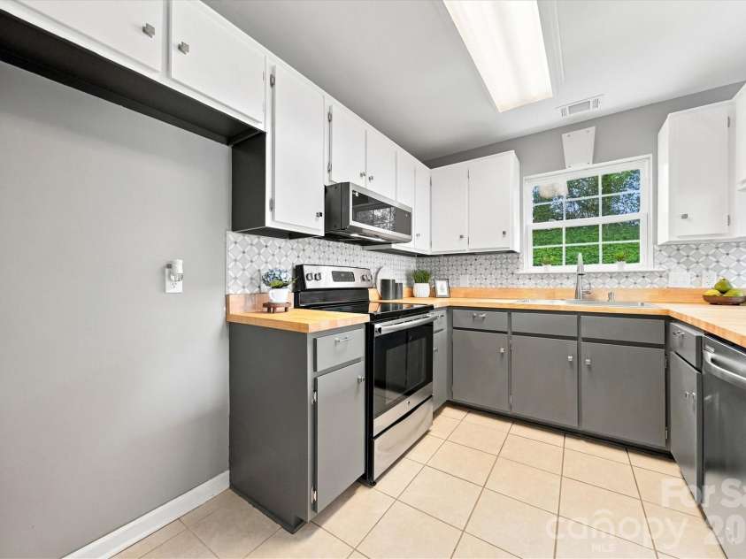 102 Brandywine Drive, Conover, NC 28613.  MLS# CAR4413462, YatesRealty ID 24729. 