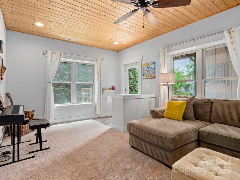 14 Alabama Avenue, Asheville, NC 28806.  MLS# CAR4269856, YatesRealty ID 24729. 