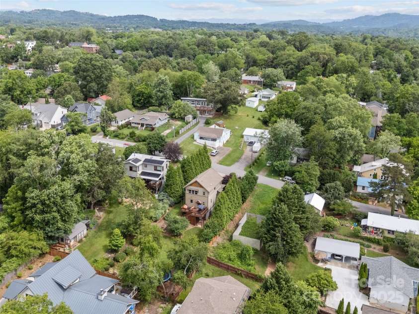 14 Alabama Avenue, Asheville, NC 28806.  MLS# CAR4269856, YatesRealty ID 24729. 