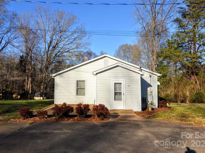 1404 Lane Road, Mount Holly, NC 28120.  MLS# CAR4234520, YatesRealty ID 2473. 