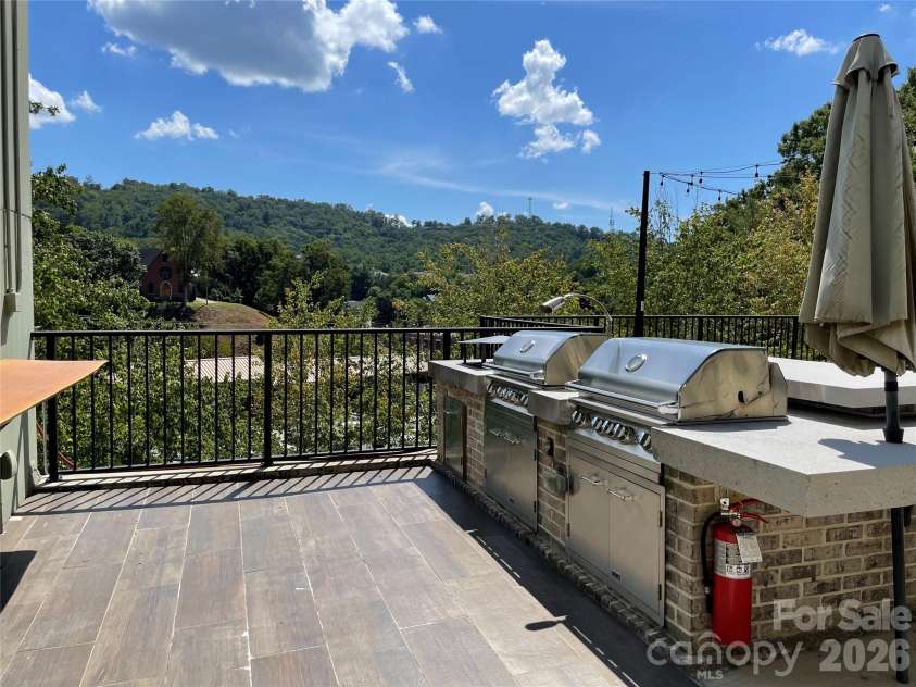 55 Market Street, Asheville, NC 28801.  MLS# CAR4425912, YatesRealty ID 2473. 
