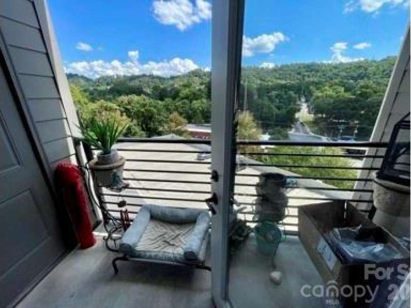 55 Market Street, Asheville, NC 28801.  MLS# CAR4425912, YatesRealty ID 2473. 