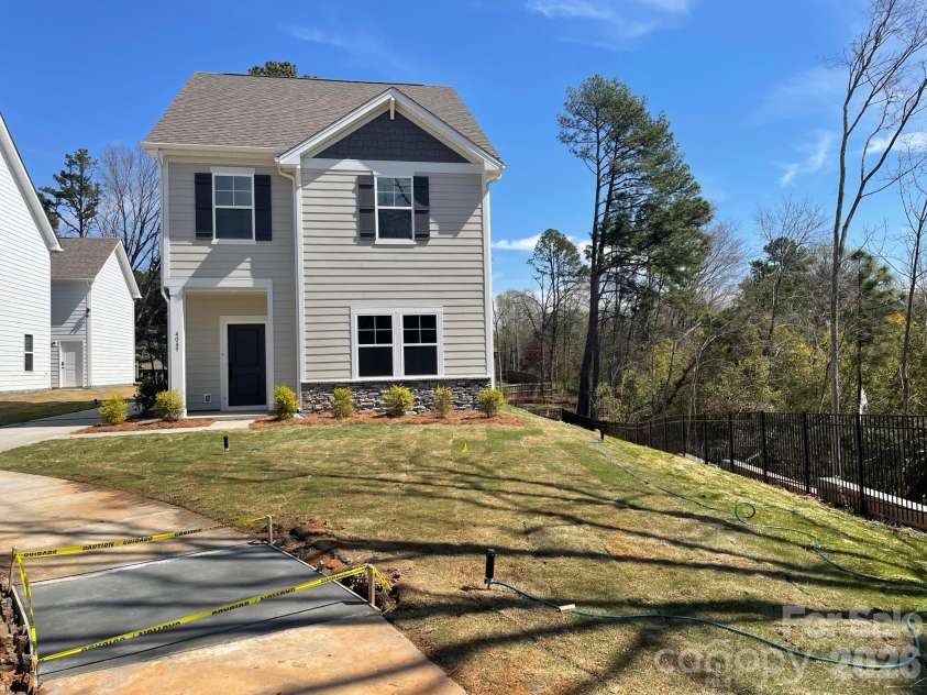 4049 Grommet Court, Matthews, NC 28105.  MLS# CAR4325054, YatesRealty ID 24731. Home has only one neighbor on the left, is in the cul-de-sac 