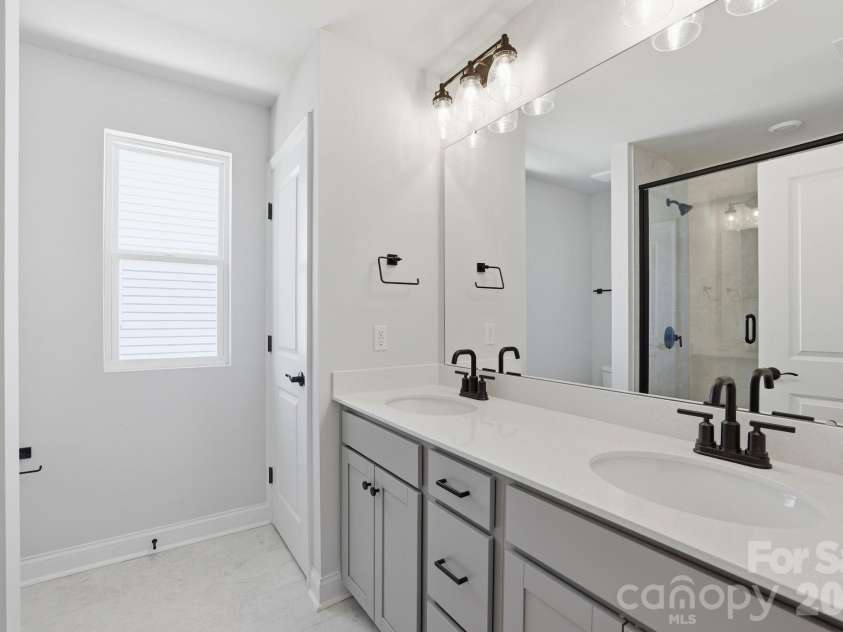 4049 Grommet Court, Matthews, NC 28105.  MLS# CAR4325054, YatesRealty ID 24731. Primary Bath