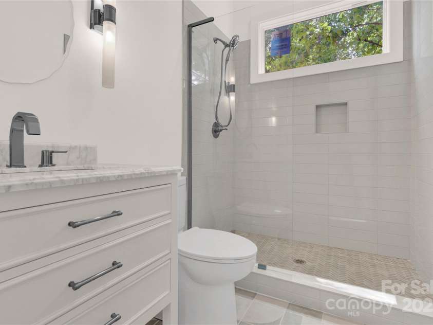 124 Clipper Lane, Mooresville, NC 28117.  MLS# CAR4253640, YatesRealty ID 24732. Main level full bath off bedroom