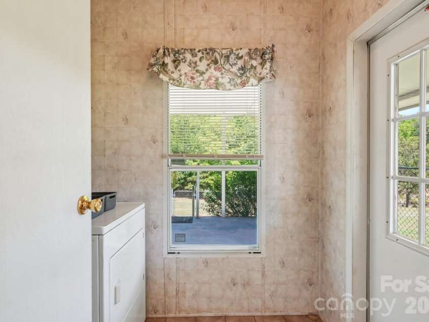 160 Allison Road, Cowpens, SC 29330.  MLS# CAR4331351, YatesRealty ID 24732. Laundry Room/Side Entrance
