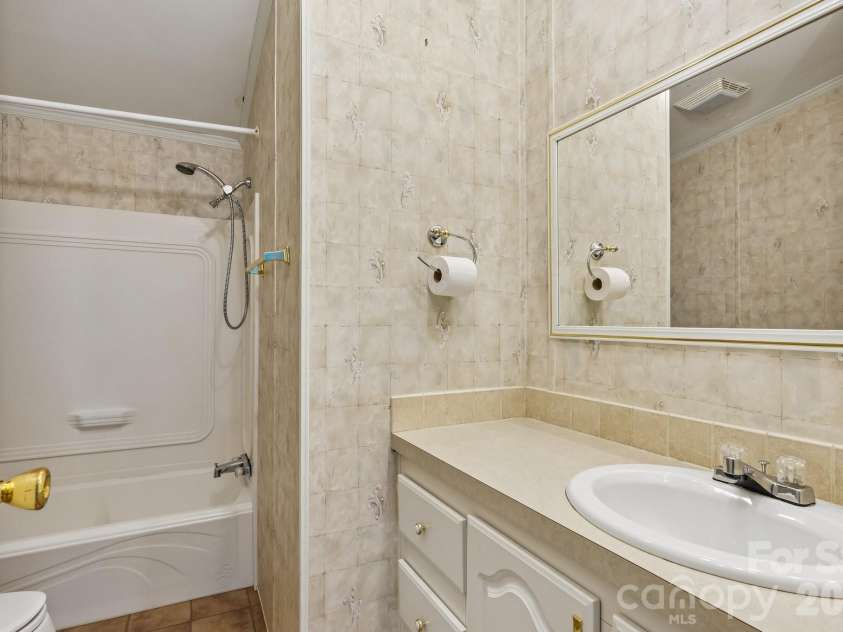 160 Allison Road, Cowpens, SC 29330.  MLS# CAR4331351, YatesRealty ID 24732. Main Bathroom