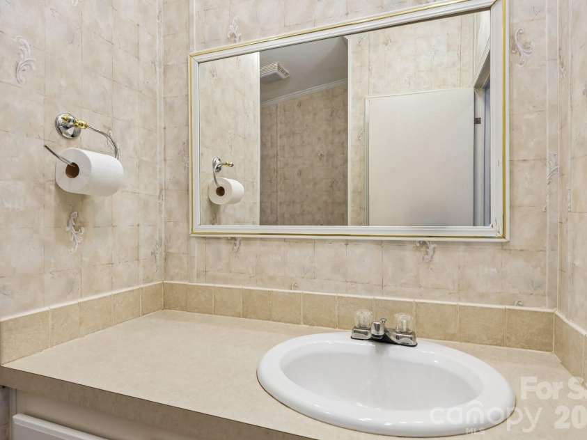 160 Allison Road, Cowpens, SC 29330.  MLS# CAR4331351, YatesRealty ID 24732. Main Bathroom